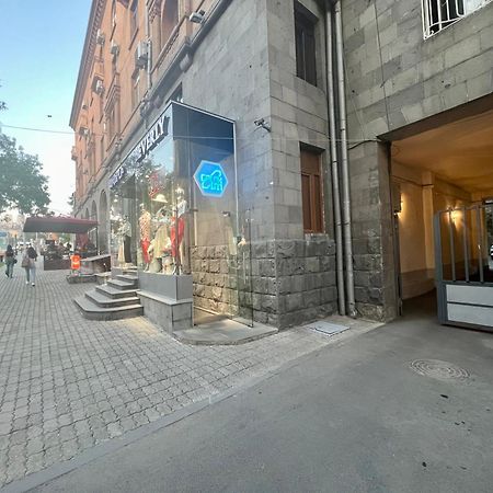 Galaxy Inn Luxury Hostel In Center Erevan Exterior foto