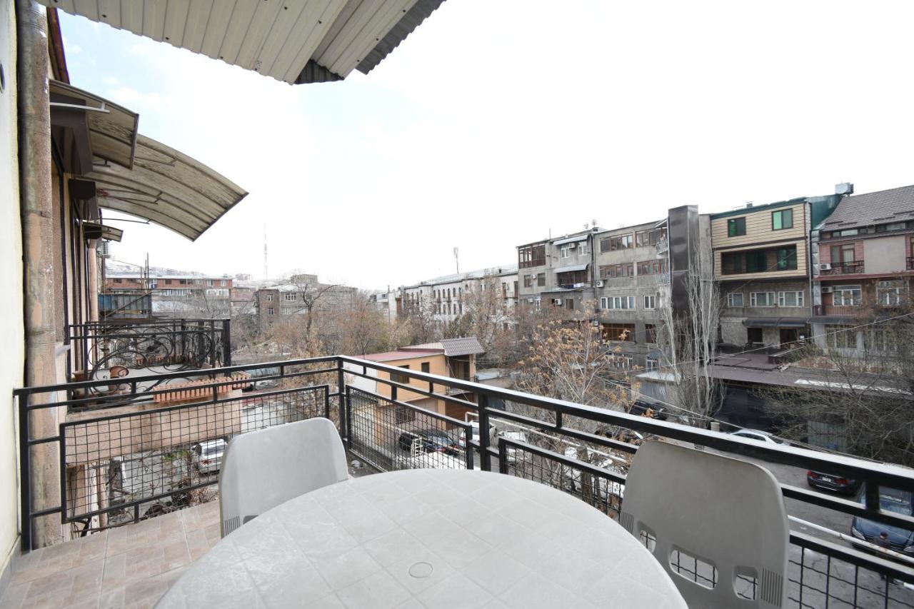 Galaxy Inn Luxury Hostel In Center Erevan Exterior foto