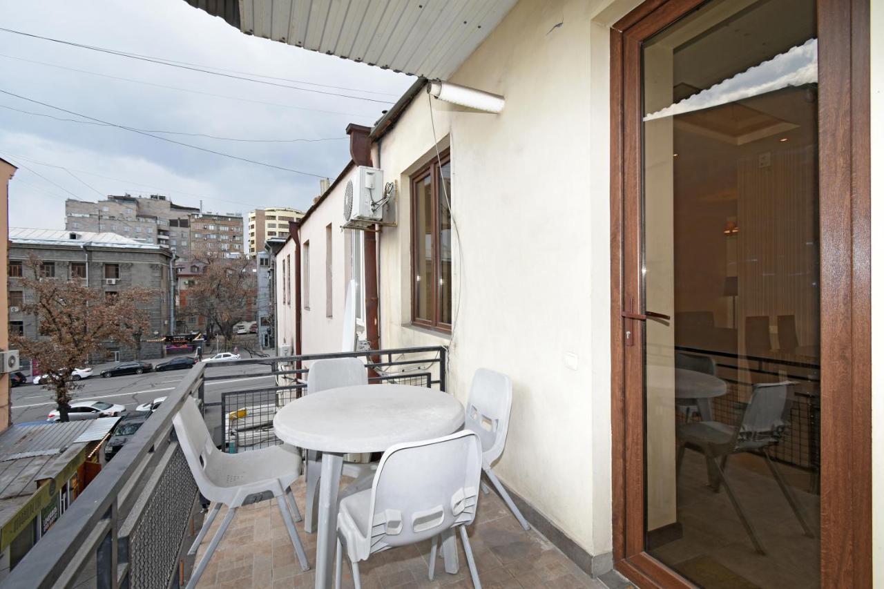 Galaxy Inn Luxury Hostel In Center Erevan Exterior foto