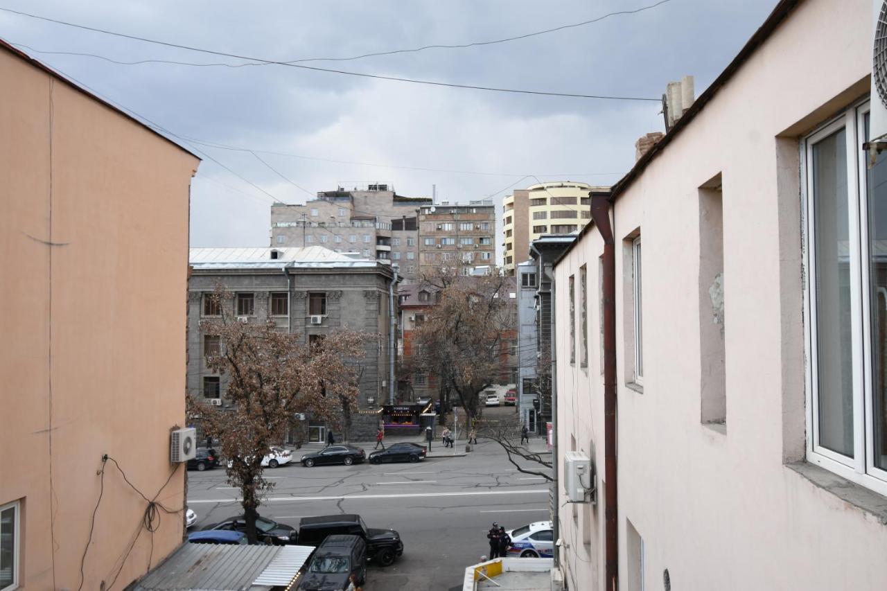 Galaxy Inn Luxury Hostel In Center Erevan Exterior foto