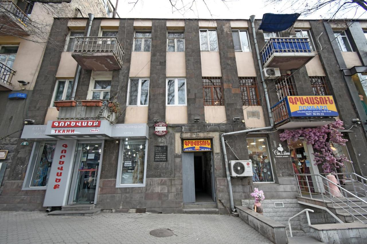 Galaxy Inn Luxury Hostel In Center Erevan Exterior foto