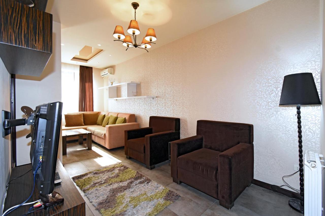 Galaxy Inn Luxury Hostel In Center Erevan Exterior foto