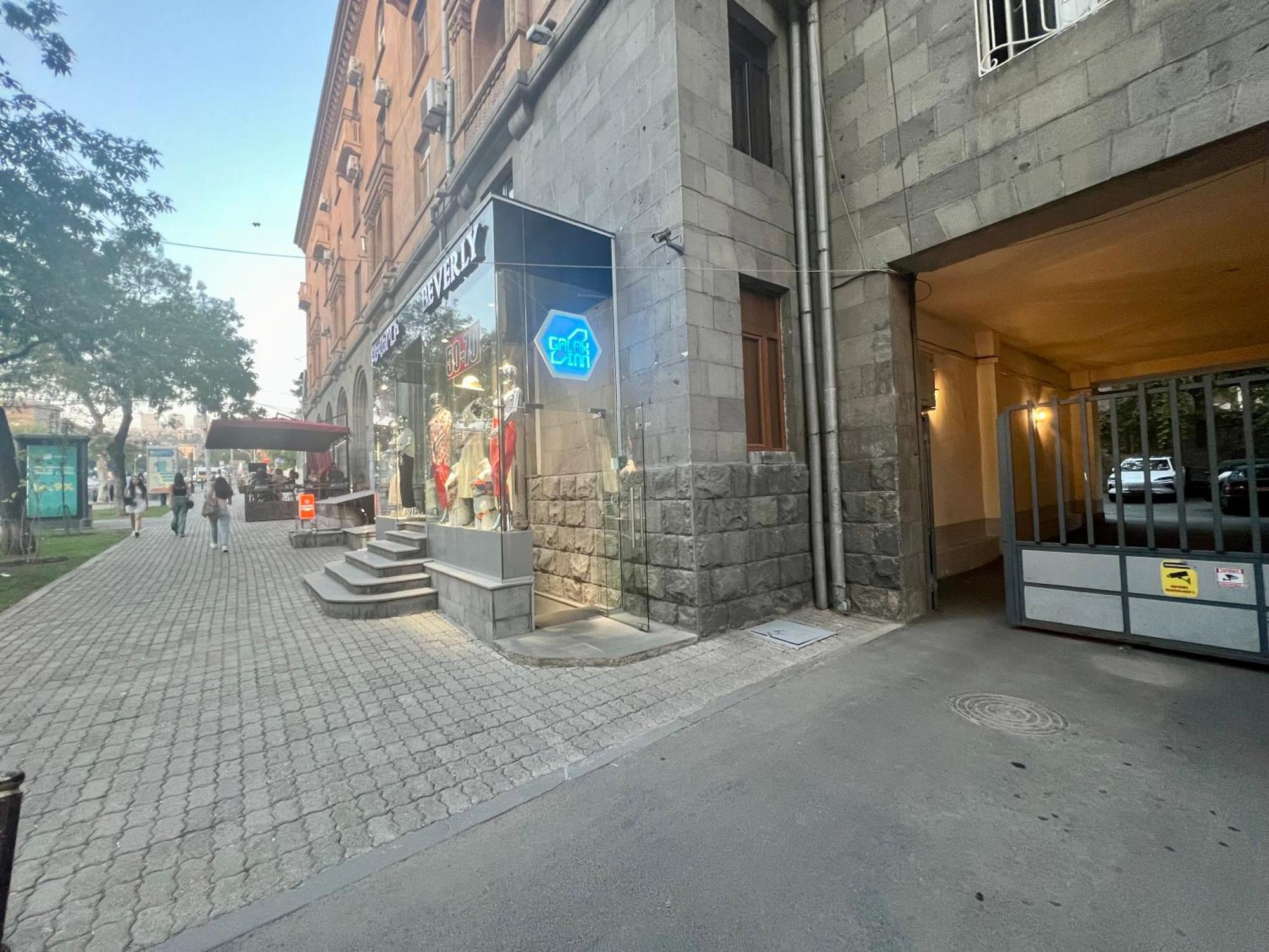 Galaxy Inn Luxury Hostel In Center Erevan Exterior foto